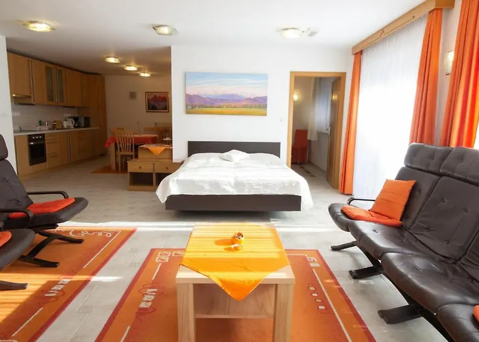 Garden Jansa דירה